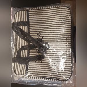 NEW! Thirty-one Away for the Weekender